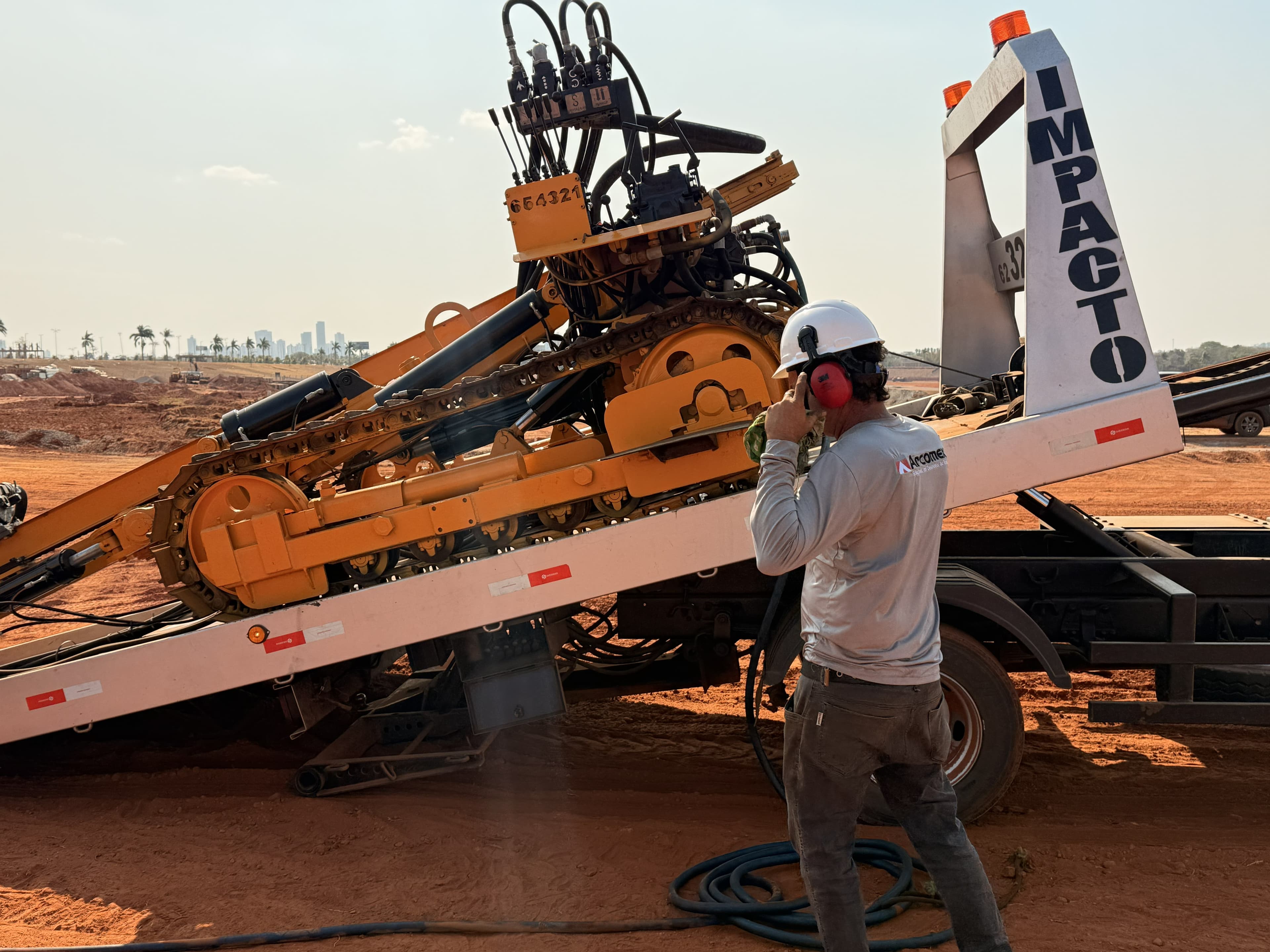 Perfuração e Detonação de rocha com equipamento especializado